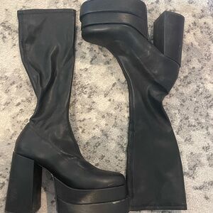 Steve Madden Cypress Black Platform Boots
